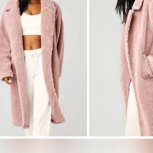 Alo Yoga Oversized Sherpa Teddy Trench Jacket
$225 Size:M ALO Yoga